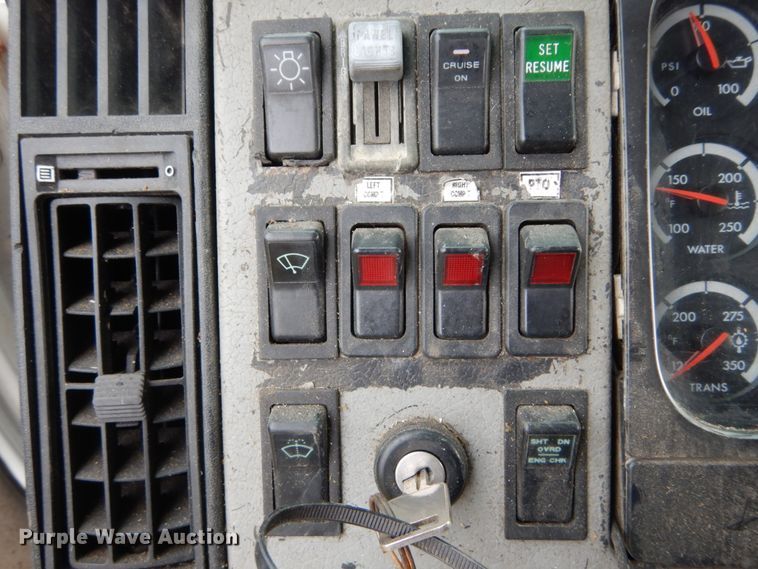 image for item IV9715 2003 Freightliner FL70  bucket truck