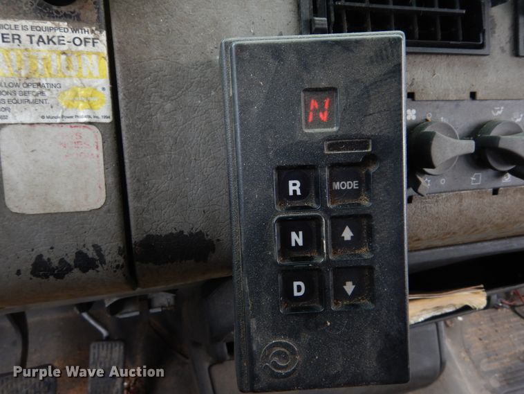 image for item IV9715 2003 Freightliner FL70  bucket truck