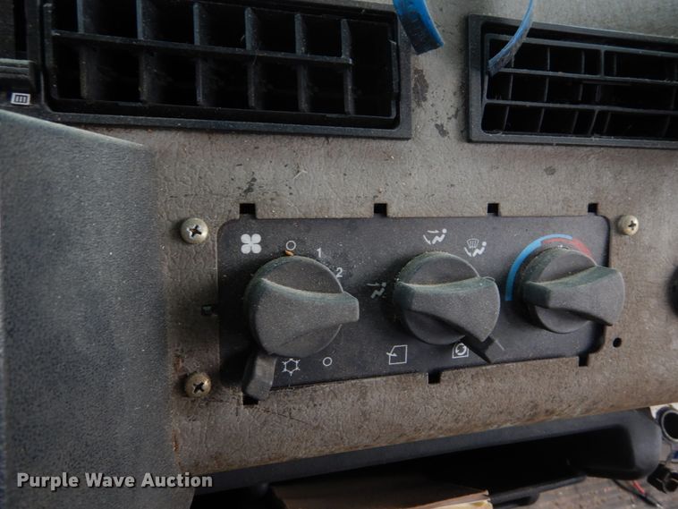 image for item IV9715 2003 Freightliner FL70  bucket truck