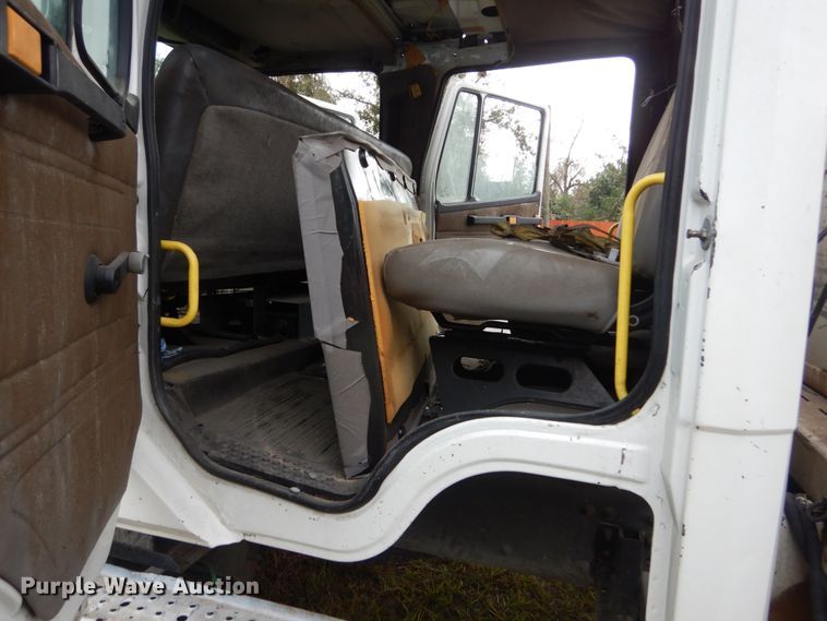 image for item IV9715 2003 Freightliner FL70  bucket truck