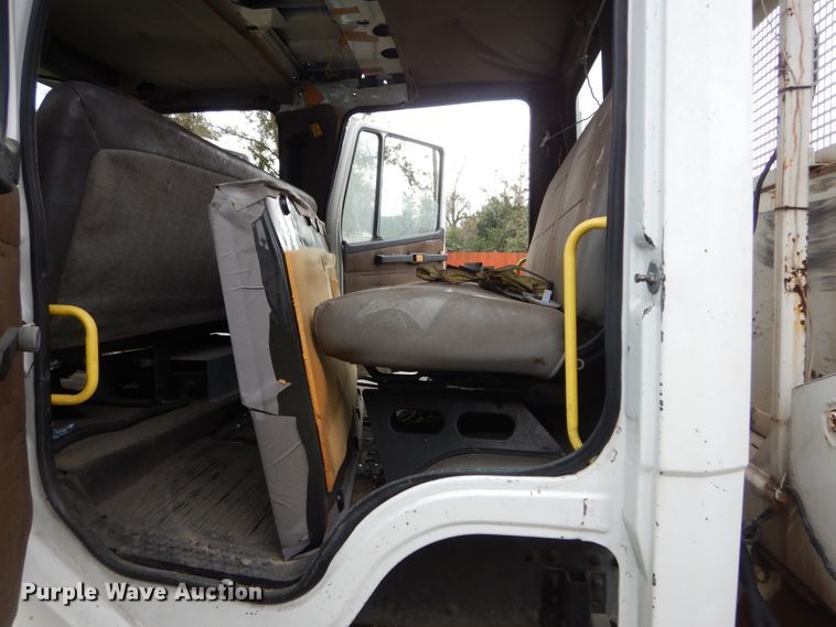 image for item IV9715 2003 Freightliner FL70  bucket truck