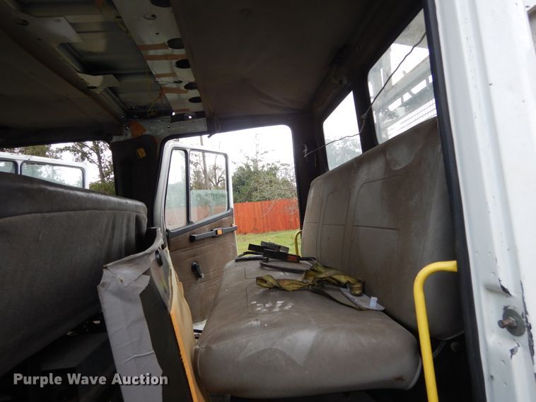 image for item IV9715 2003 Freightliner FL70  bucket truck