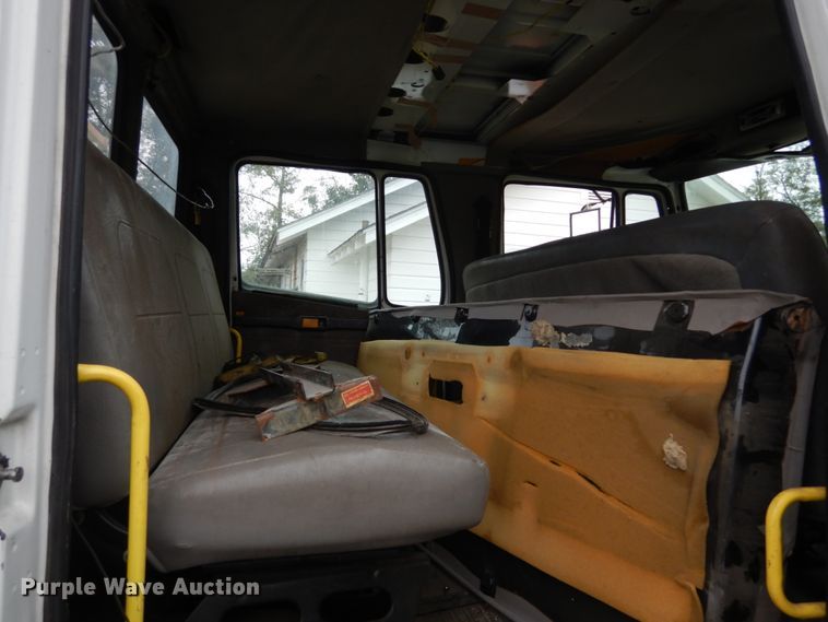 image for item IV9715 2003 Freightliner FL70  bucket truck