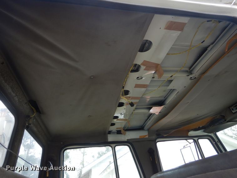 image for item IV9715 2003 Freightliner FL70  bucket truck