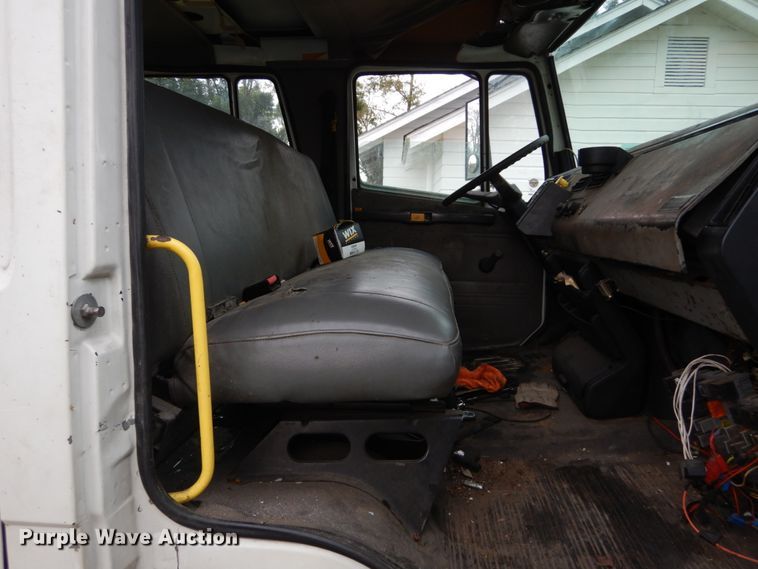 image for item IV9715 2003 Freightliner FL70  bucket truck