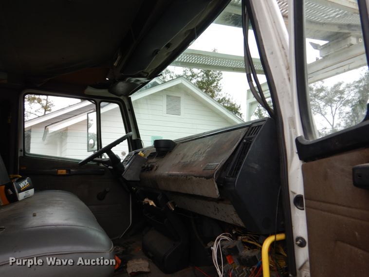 image for item IV9715 2003 Freightliner FL70  bucket truck