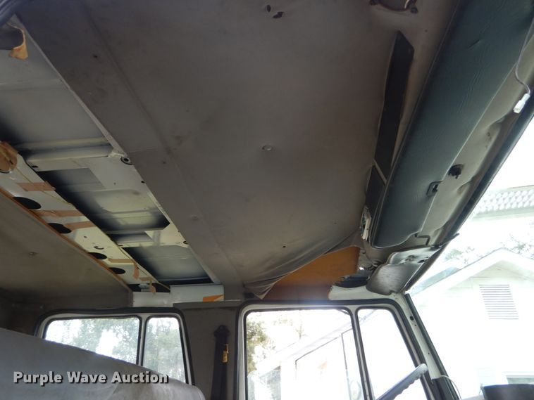 image for item IV9715 2003 Freightliner FL70  bucket truck