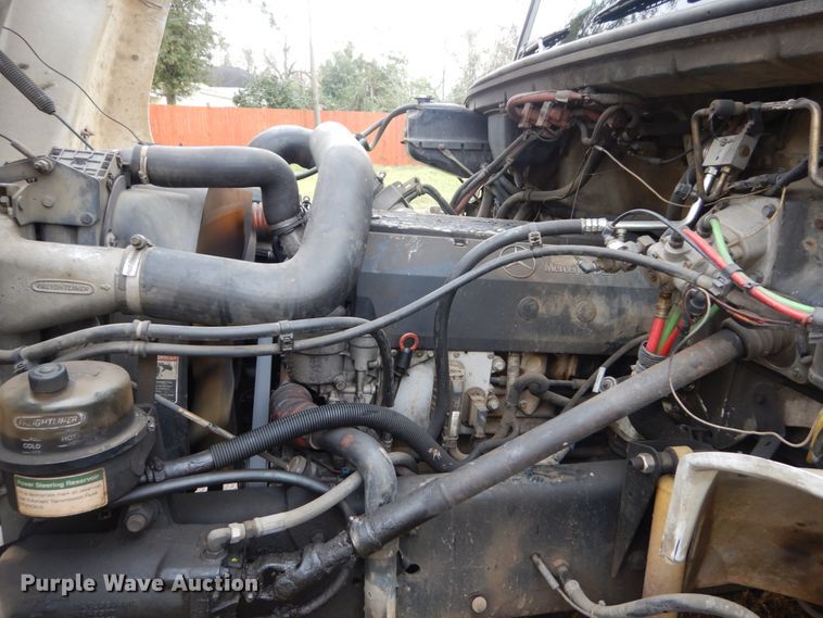 image for item IV9715 2003 Freightliner FL70  bucket truck