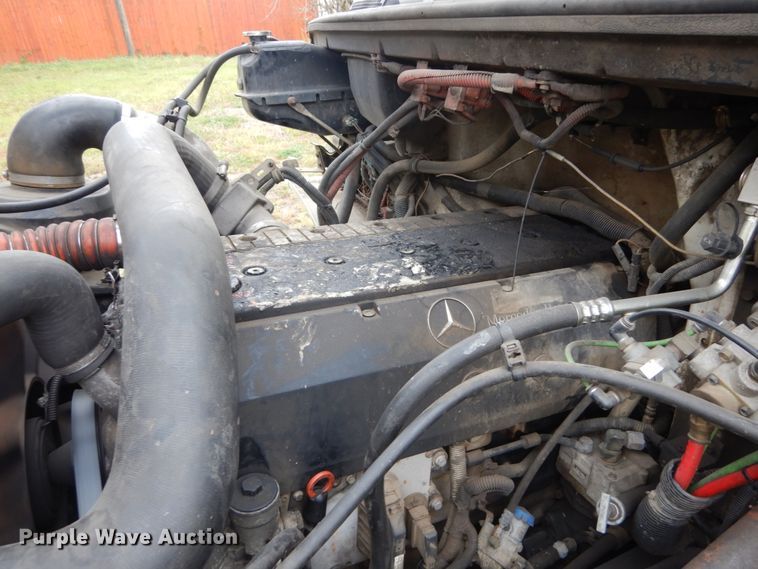 image for item IV9715 2003 Freightliner FL70  bucket truck