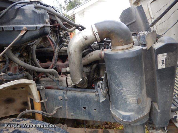 image for item IV9715 2003 Freightliner FL70  bucket truck