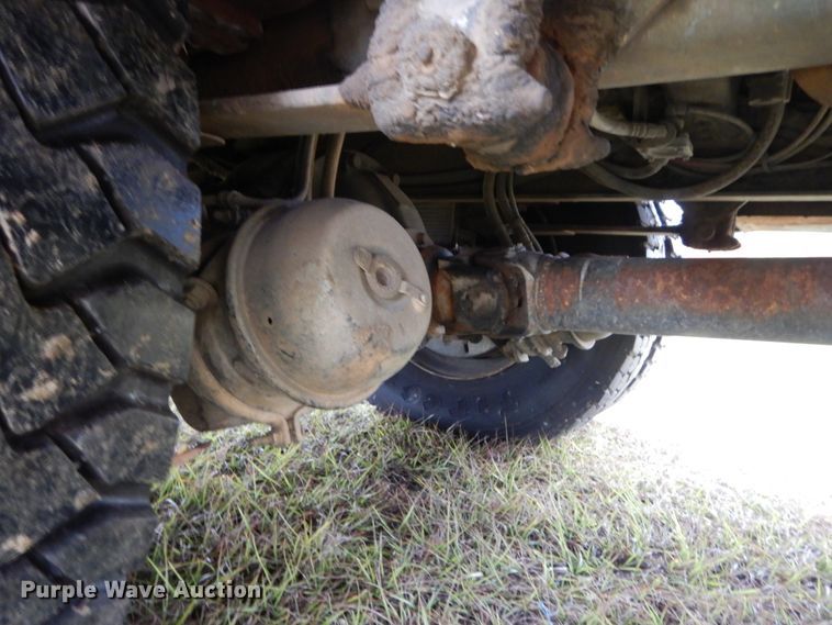 image for item IV9715 2003 Freightliner FL70  bucket truck