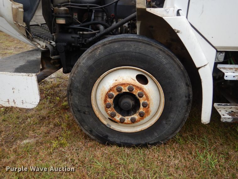 image for item IV9715 2003 Freightliner FL70  bucket truck