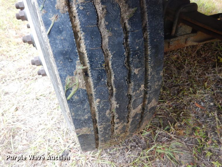 image for item IV9715 2003 Freightliner FL70  bucket truck