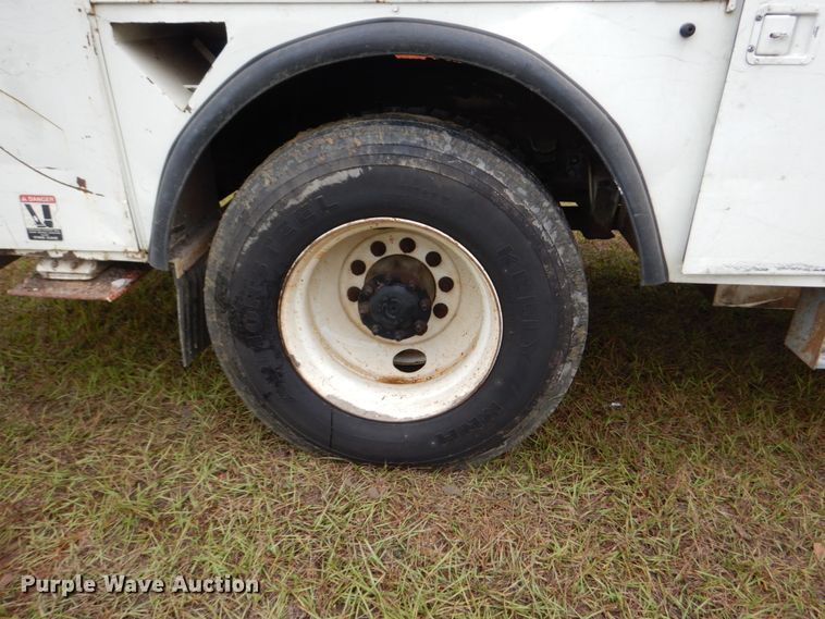 image for item IV9715 2003 Freightliner FL70  bucket truck