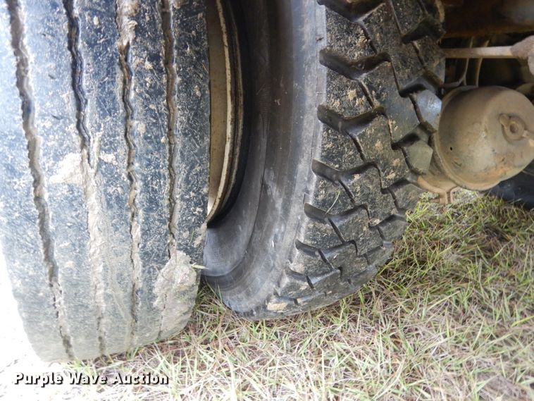 image for item IV9715 2003 Freightliner FL70  bucket truck