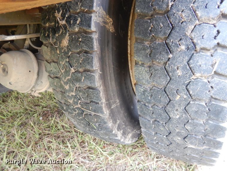 image for item IV9715 2003 Freightliner FL70  bucket truck