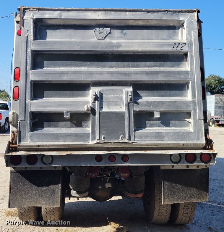 image for item IV9716 2006 Peterbilt 357  dump truck