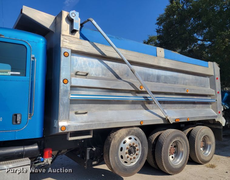 image for item IV9716 2006 Peterbilt 357  dump truck