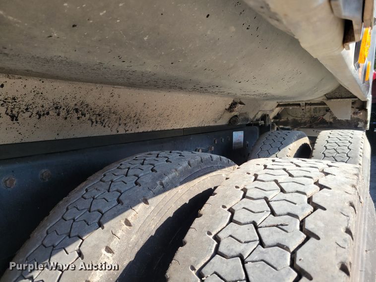 image for item IV9716 2006 Peterbilt 357  dump truck