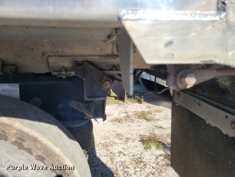 image for item IV9716 2006 Peterbilt 357  dump truck