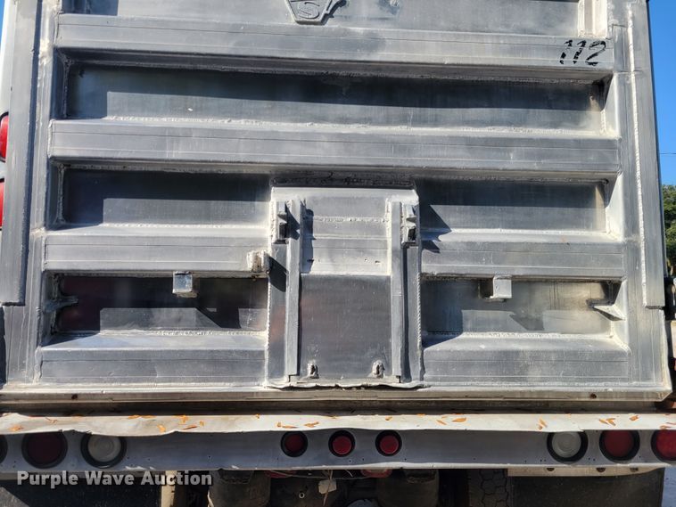 image for item IV9716 2006 Peterbilt 357  dump truck