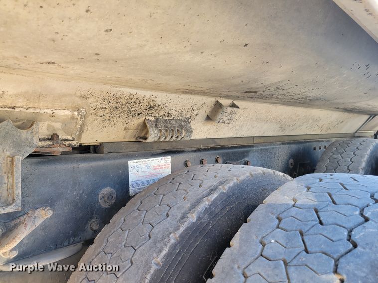 image for item IV9716 2006 Peterbilt 357  dump truck