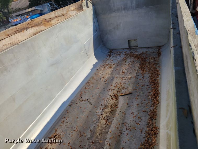 image for item IV9716 2006 Peterbilt 357  dump truck