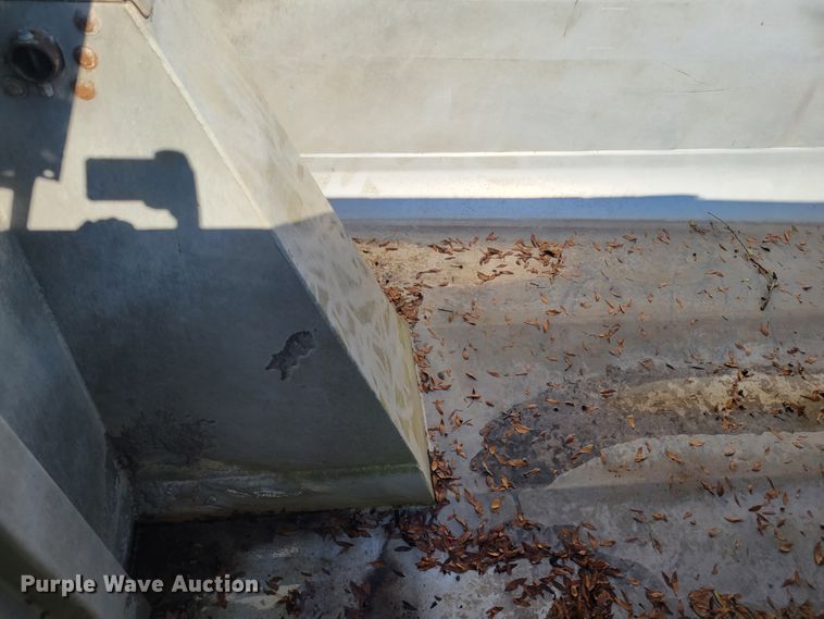 image for item IV9716 2006 Peterbilt 357  dump truck