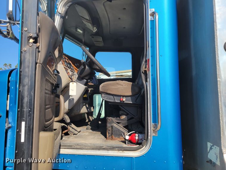 image for item IV9716 2006 Peterbilt 357  dump truck