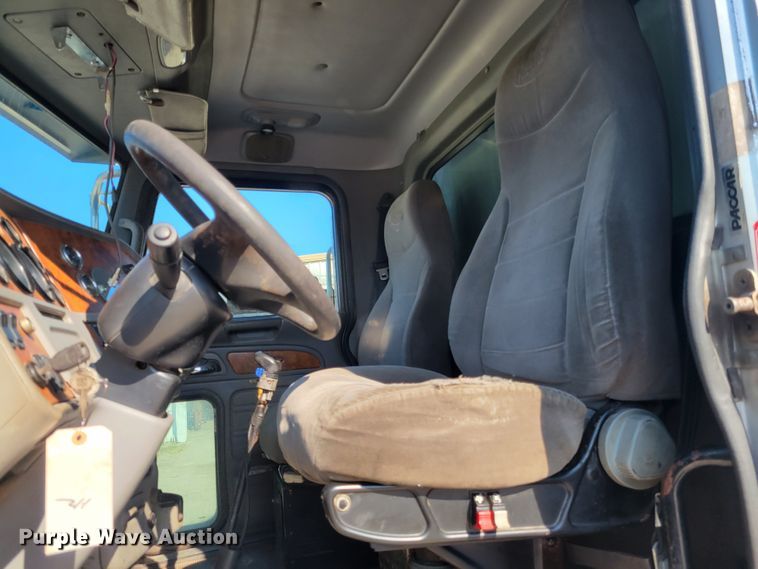 image for item IV9716 2006 Peterbilt 357  dump truck