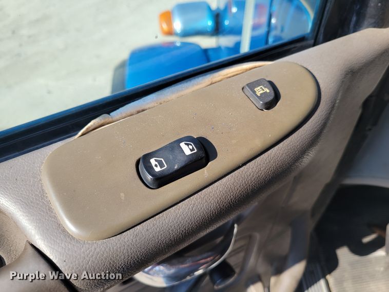 image for item IV9716 2006 Peterbilt 357  dump truck