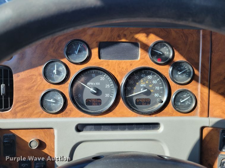 image for item IV9716 2006 Peterbilt 357  dump truck