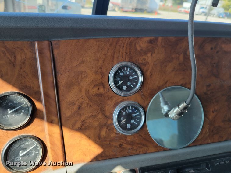 image for item IV9716 2006 Peterbilt 357  dump truck