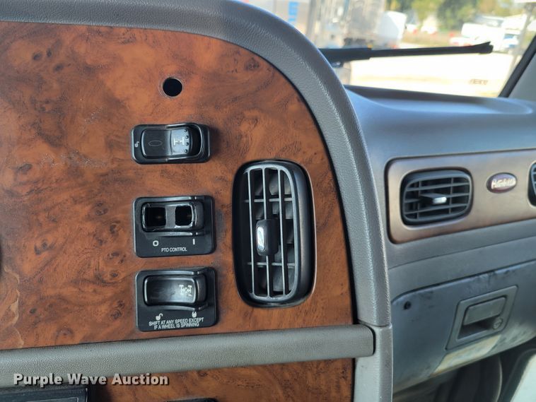 image for item IV9716 2006 Peterbilt 357  dump truck