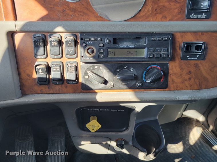 image for item IV9716 2006 Peterbilt 357  dump truck