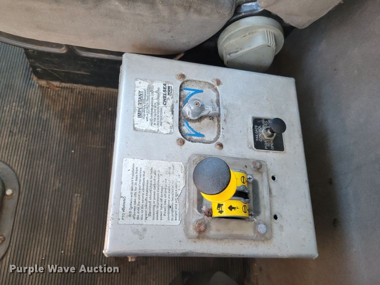 image for item IV9716 2006 Peterbilt 357  dump truck