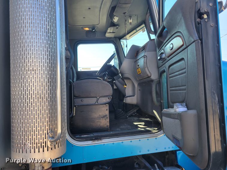 image for item IV9716 2006 Peterbilt 357  dump truck