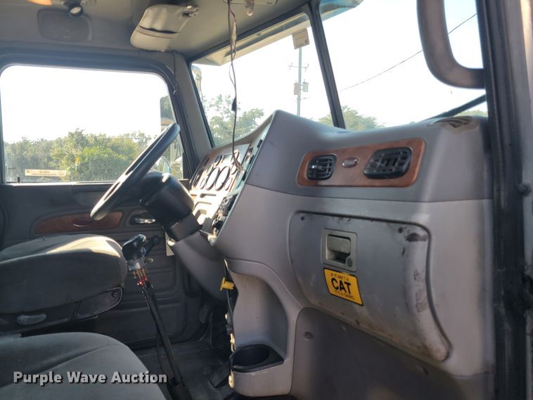 image for item IV9716 2006 Peterbilt 357  dump truck