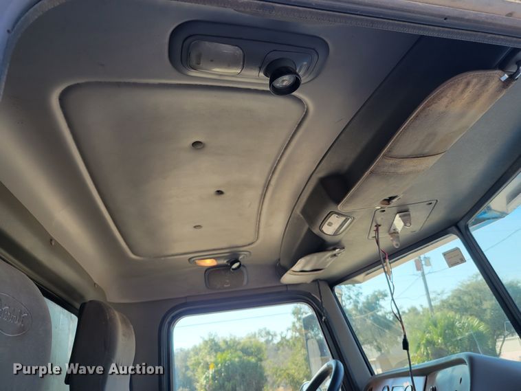 image for item IV9716 2006 Peterbilt 357  dump truck