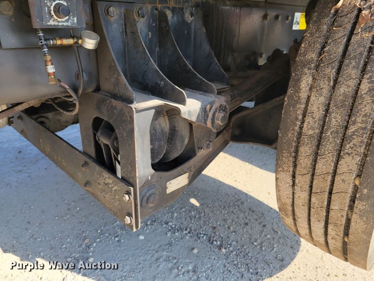 image for item IV9716 2006 Peterbilt 357  dump truck