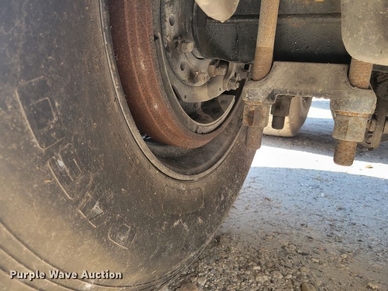 image for item IV9716 2006 Peterbilt 357  dump truck