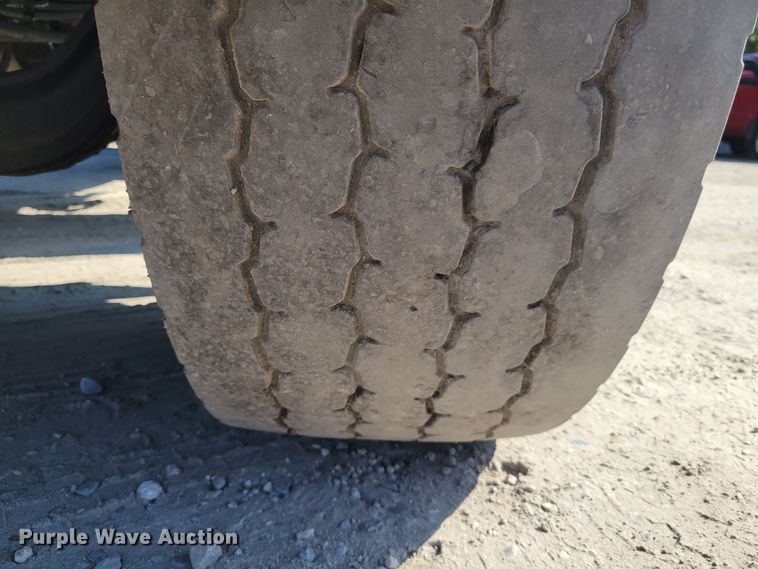 image for item IV9716 2006 Peterbilt 357  dump truck