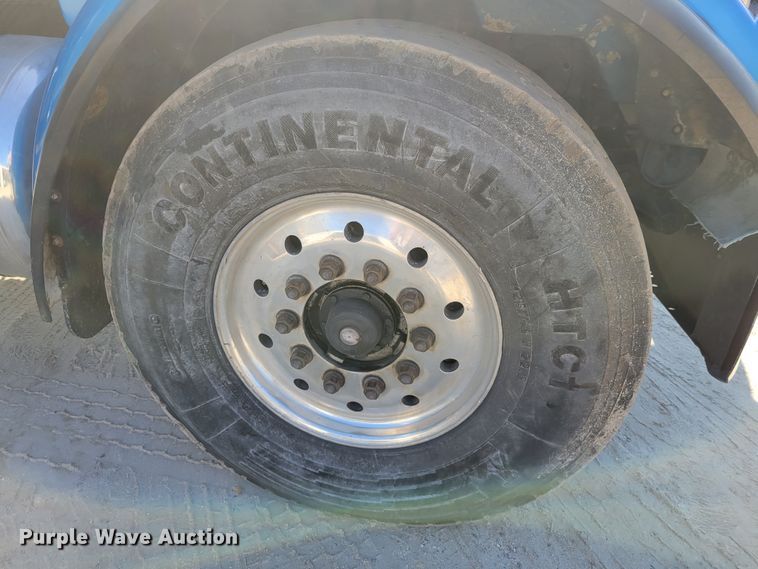 image for item IV9716 2006 Peterbilt 357  dump truck