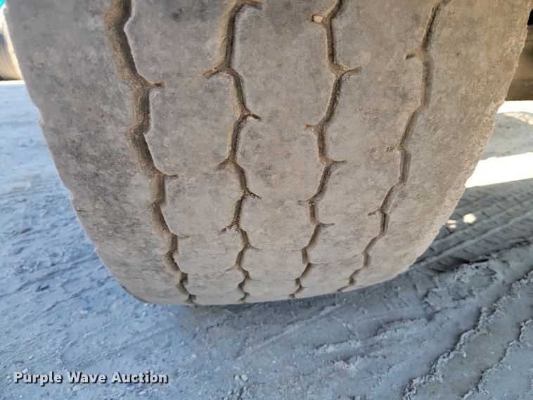 image for item IV9716 2006 Peterbilt 357  dump truck