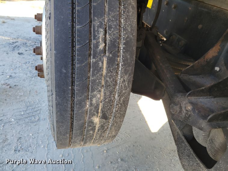 image for item IV9716 2006 Peterbilt 357  dump truck