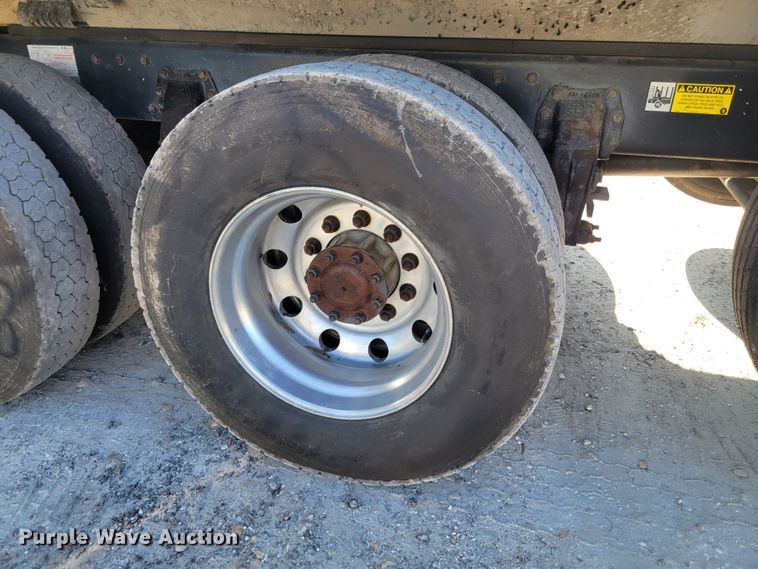 image for item IV9716 2006 Peterbilt 357  dump truck