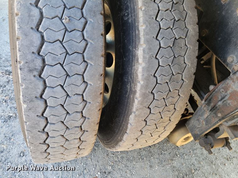 image for item IV9716 2006 Peterbilt 357  dump truck