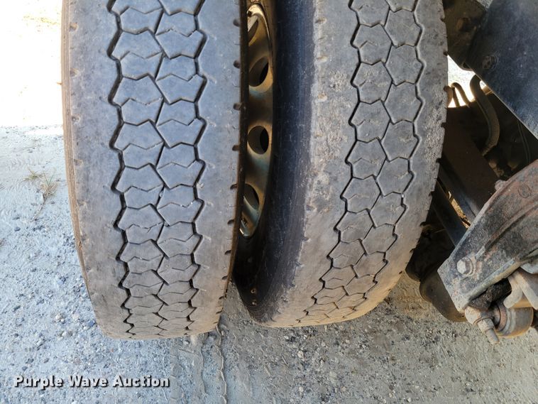 image for item IV9716 2006 Peterbilt 357  dump truck