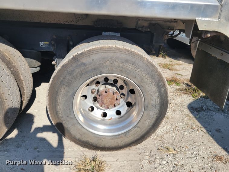 image for item IV9716 2006 Peterbilt 357  dump truck