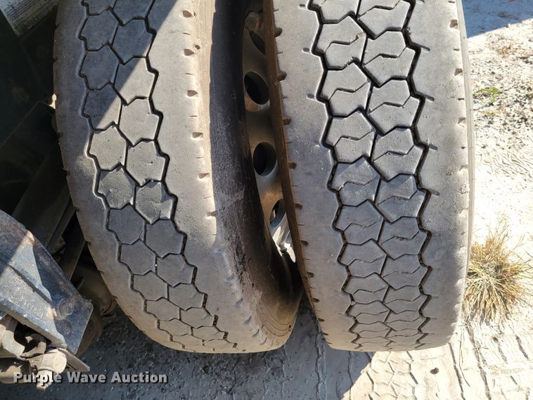 image for item IV9716 2006 Peterbilt 357  dump truck